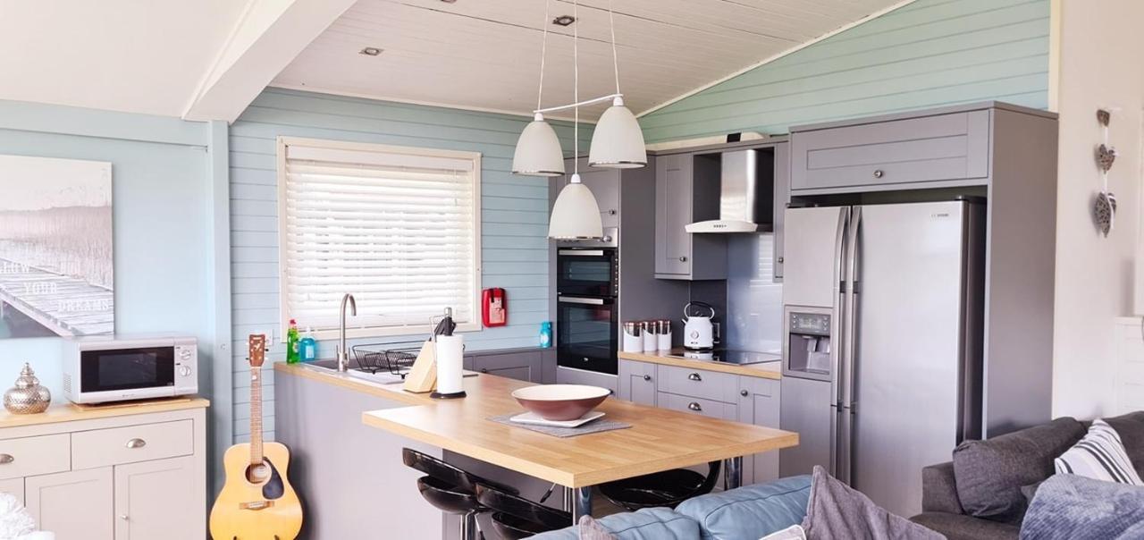 Fenna Lakeside - Pine * Carnforth